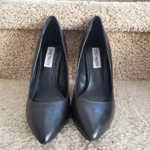 Steve madden black pumps